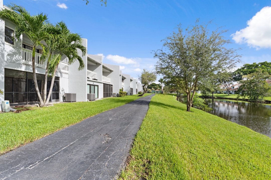 Active With Contract: $350,000 (3 beds, 2 baths, 1318 Square Feet)