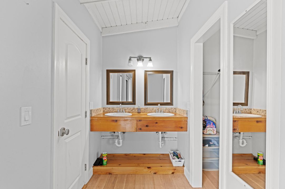 Active With Contract: $350,000 (3 beds, 2 baths, 1318 Square Feet)