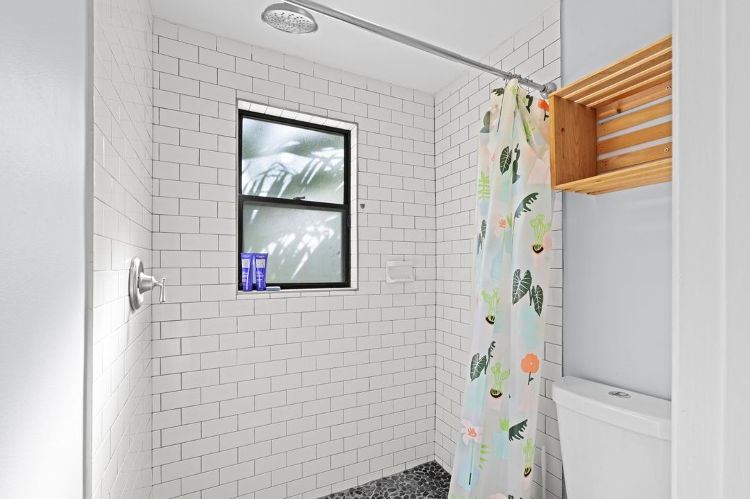 Active With Contract: $350,000 (3 beds, 2 baths, 1318 Square Feet)