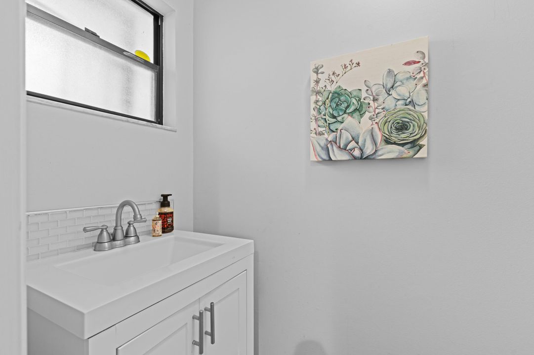 Active With Contract: $350,000 (3 beds, 2 baths, 1318 Square Feet)