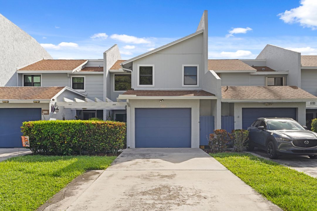 Active With Contract: $350,000 (3 beds, 2 baths, 1318 Square Feet)