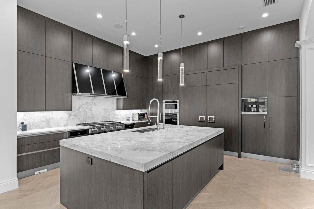 En Venta: $9,200,000 (5 camas, 5 baños, 7421 Pies cuadrados)