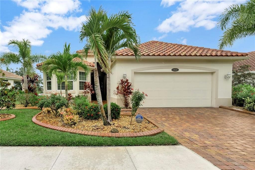 最近售出: $639,900 (3 贝兹, 3 浴室, 2522 平方英尺)