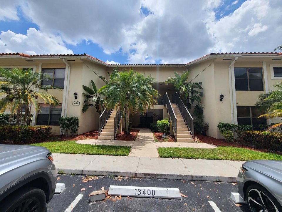 Recently Rented: $2,200 (3 beds, 2 baths, 1156 Square Feet)