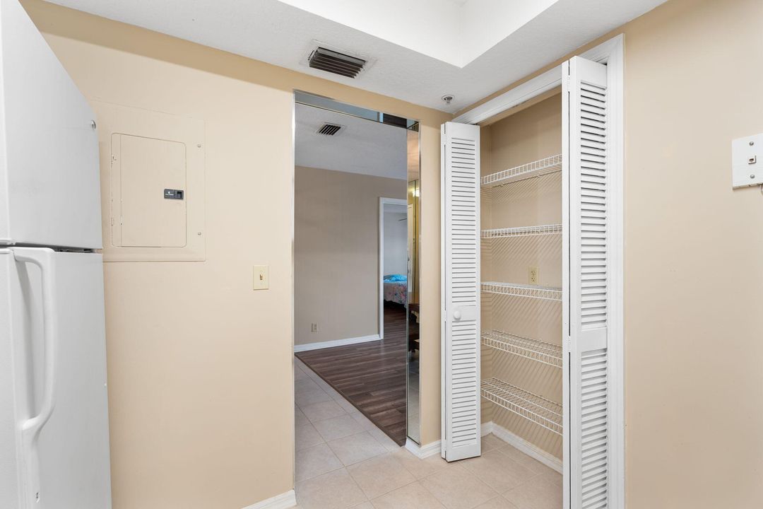 待售: $165,000 (2 贝兹, 2 浴室, 875 平方英尺)