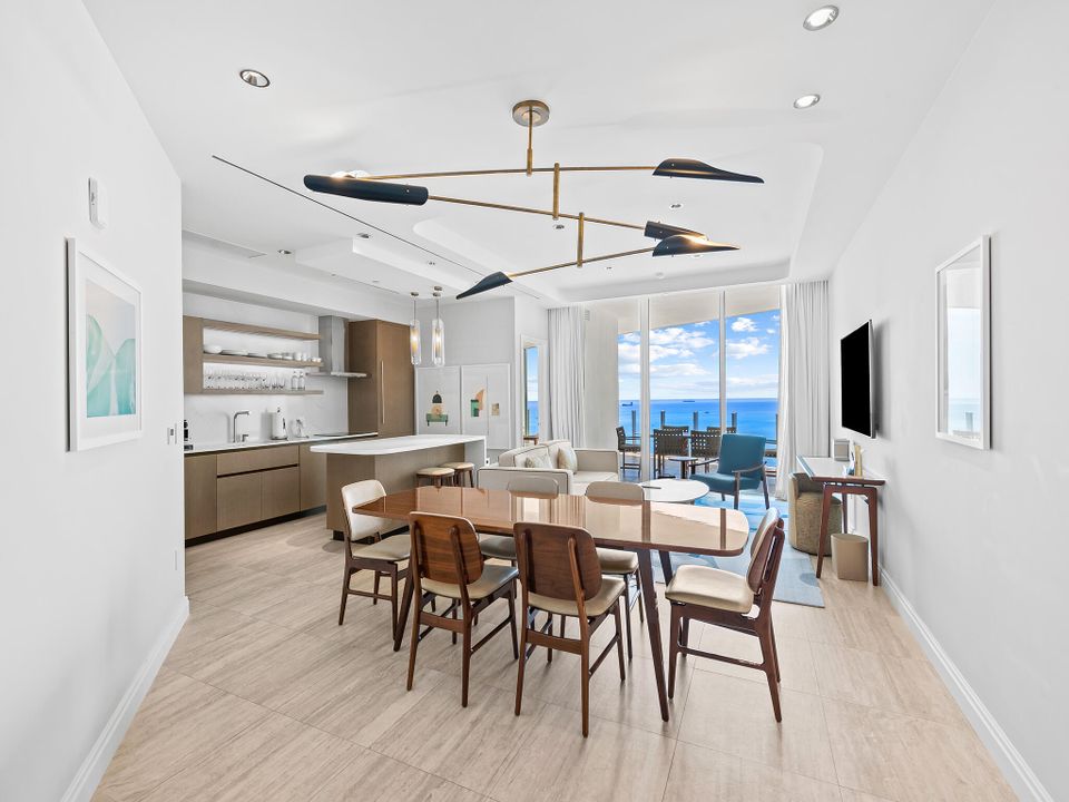 For Sale: $3,895,000 (2 beds, 2 baths, 1597 Square Feet)