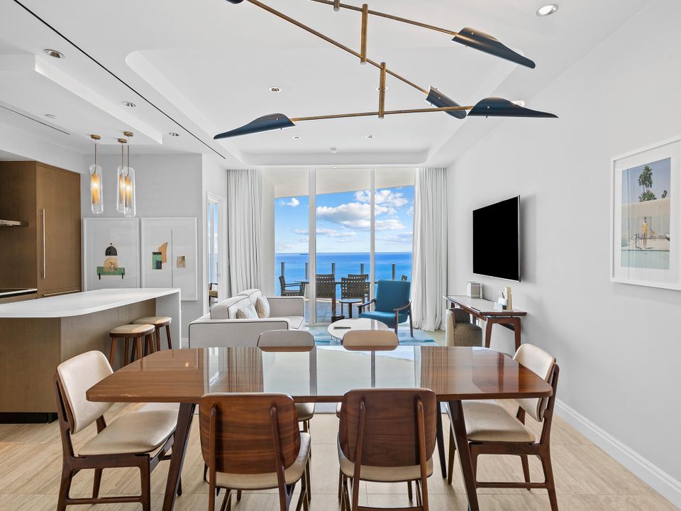 For Sale: $3,895,000 (2 beds, 2 baths, 1597 Square Feet)