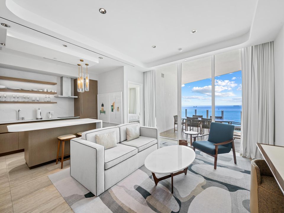 For Sale: $3,895,000 (2 beds, 2 baths, 1597 Square Feet)