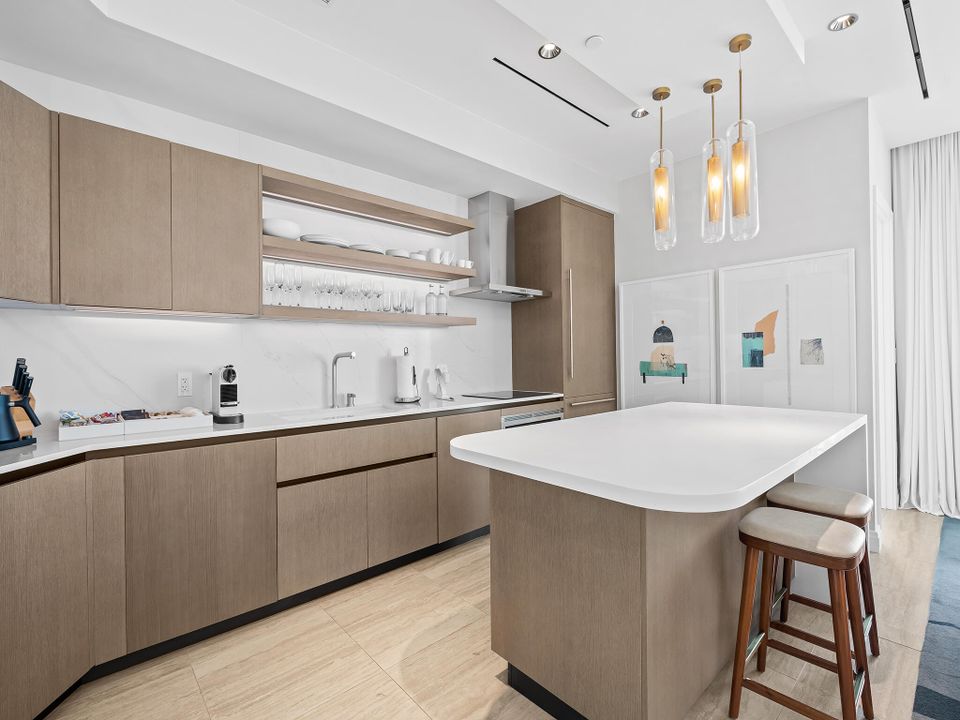 For Sale: $3,895,000 (2 beds, 2 baths, 1597 Square Feet)