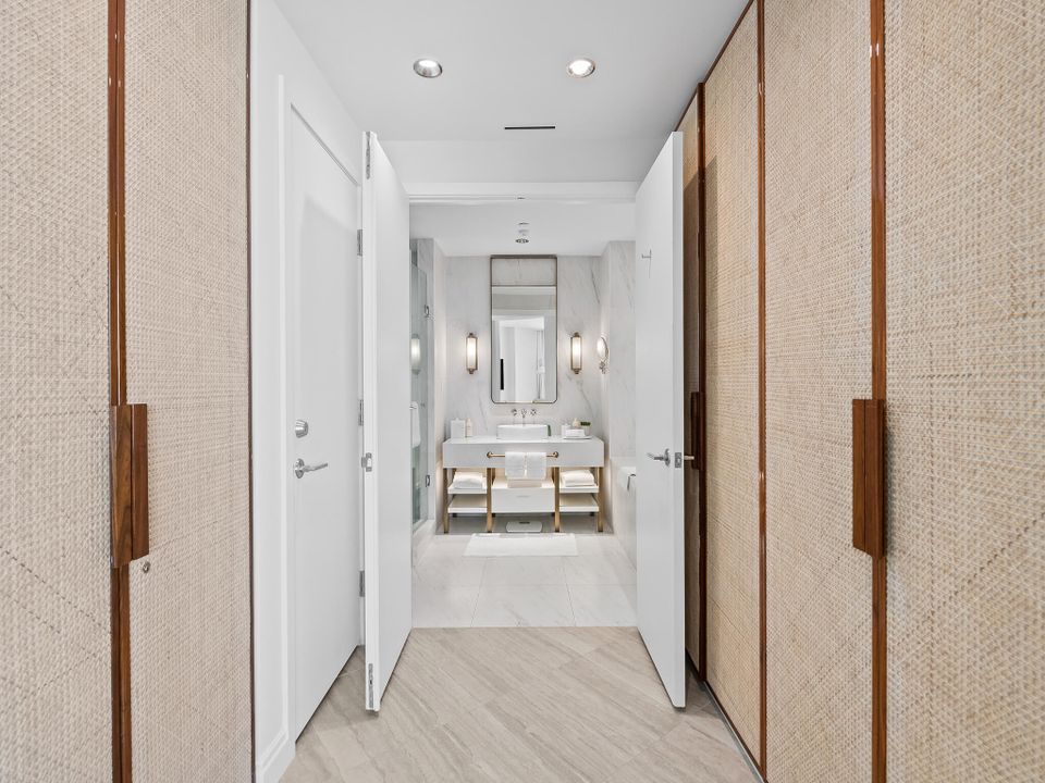 For Sale: $3,895,000 (2 beds, 2 baths, 1597 Square Feet)