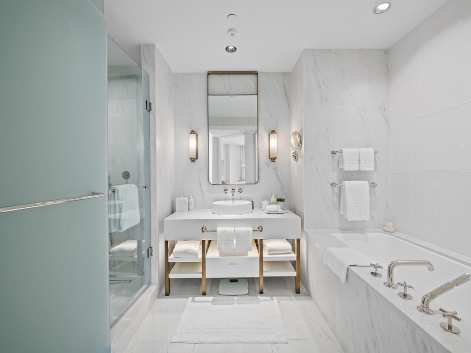 For Sale: $3,895,000 (2 beds, 2 baths, 1597 Square Feet)