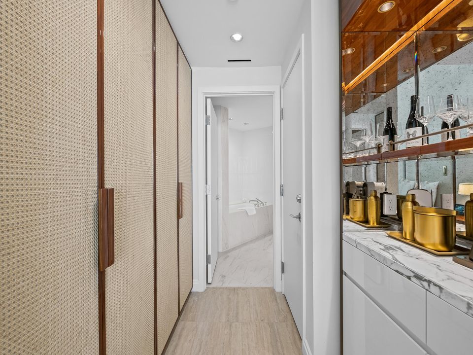 For Sale: $3,895,000 (2 beds, 2 baths, 1597 Square Feet)