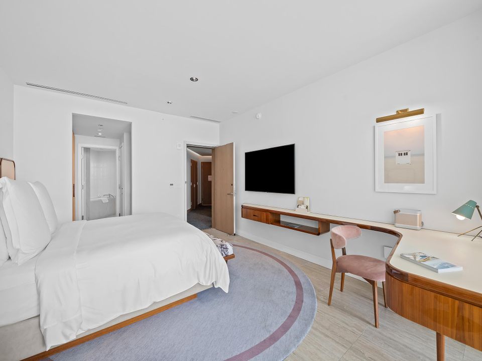 For Sale: $3,895,000 (2 beds, 2 baths, 1597 Square Feet)