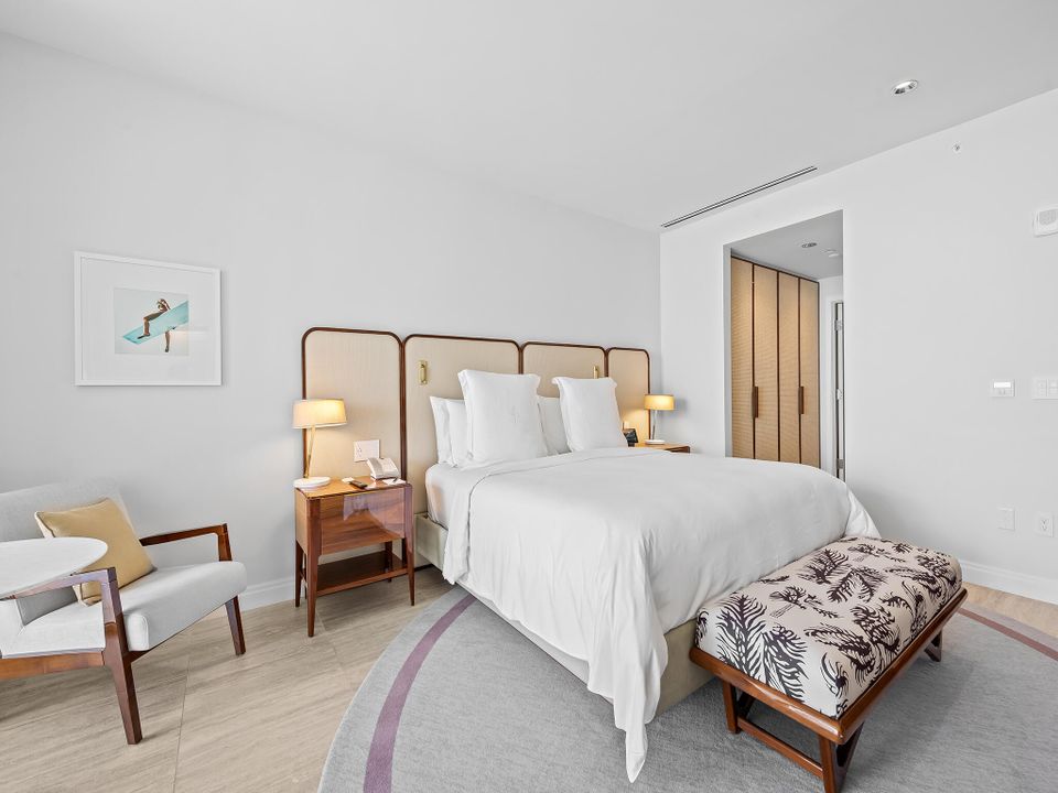 For Sale: $3,895,000 (2 beds, 2 baths, 1597 Square Feet)