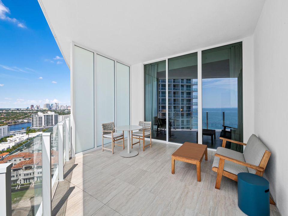 For Sale: $3,895,000 (2 beds, 2 baths, 1597 Square Feet)