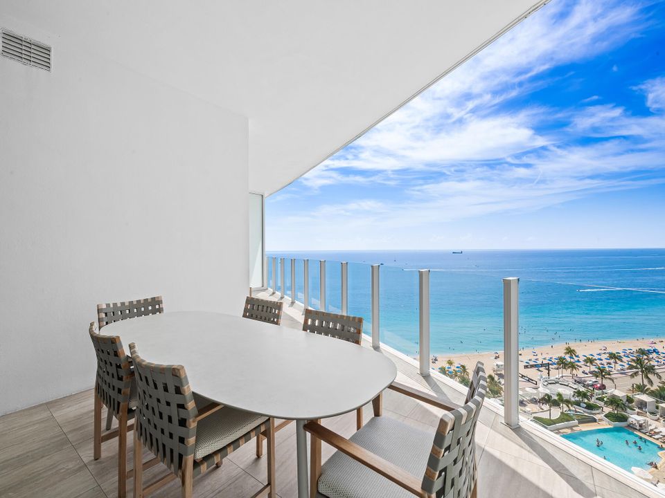 For Sale: $3,895,000 (2 beds, 2 baths, 1597 Square Feet)
