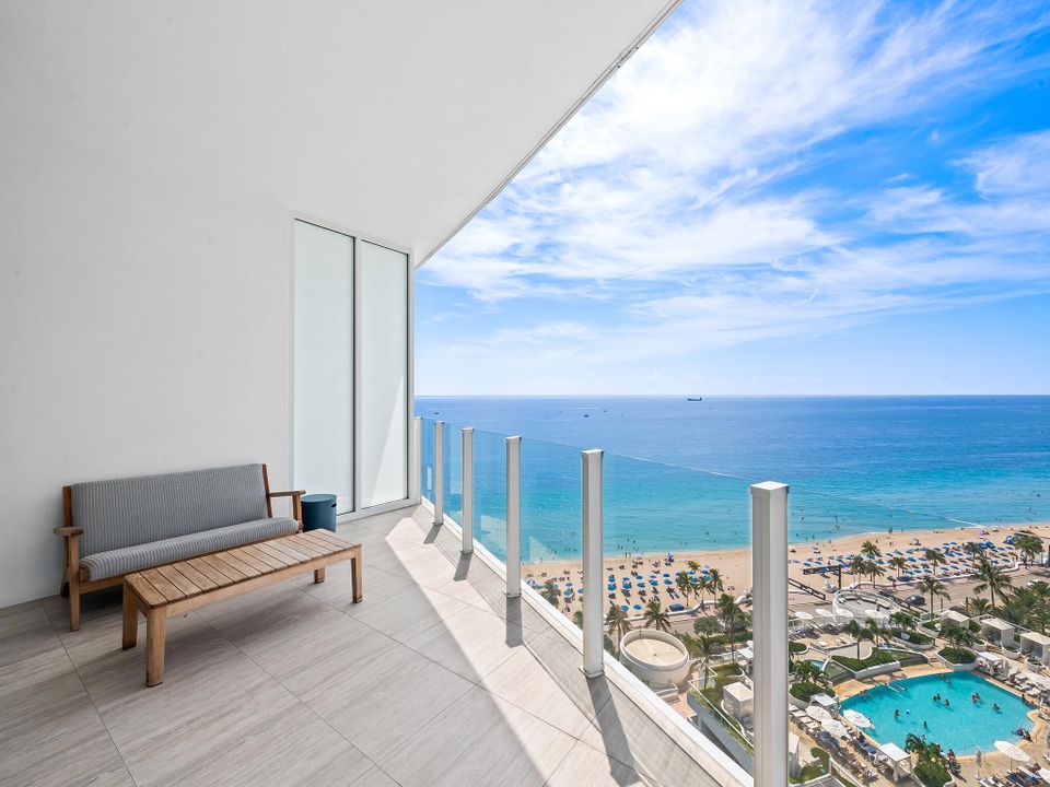 For Sale: $3,895,000 (2 beds, 2 baths, 1597 Square Feet)