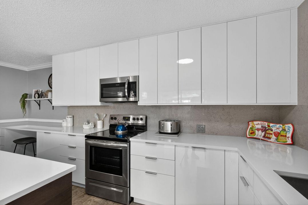 Active With Contract: $445,000 (3 beds, 2 baths, 1488 Square Feet)