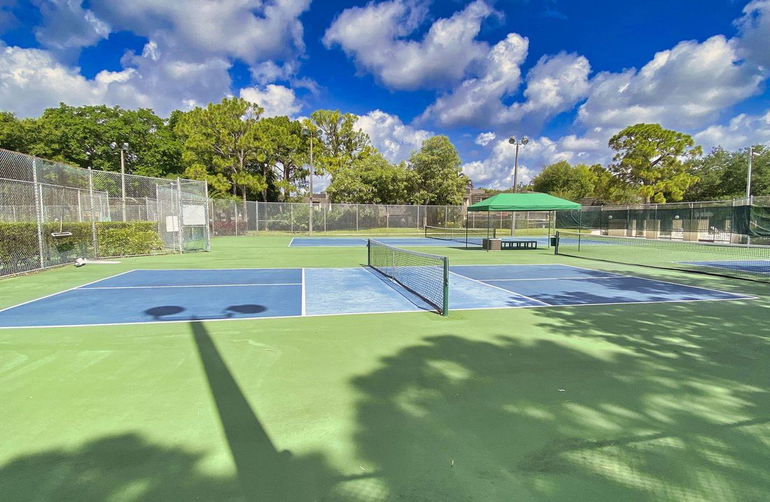 Active With Contract: $445,000 (3 beds, 2 baths, 1488 Square Feet)