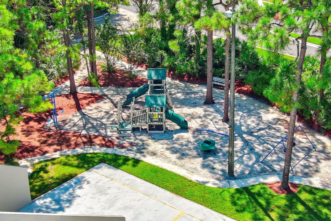 Active With Contract: $445,000 (3 beds, 2 baths, 1488 Square Feet)