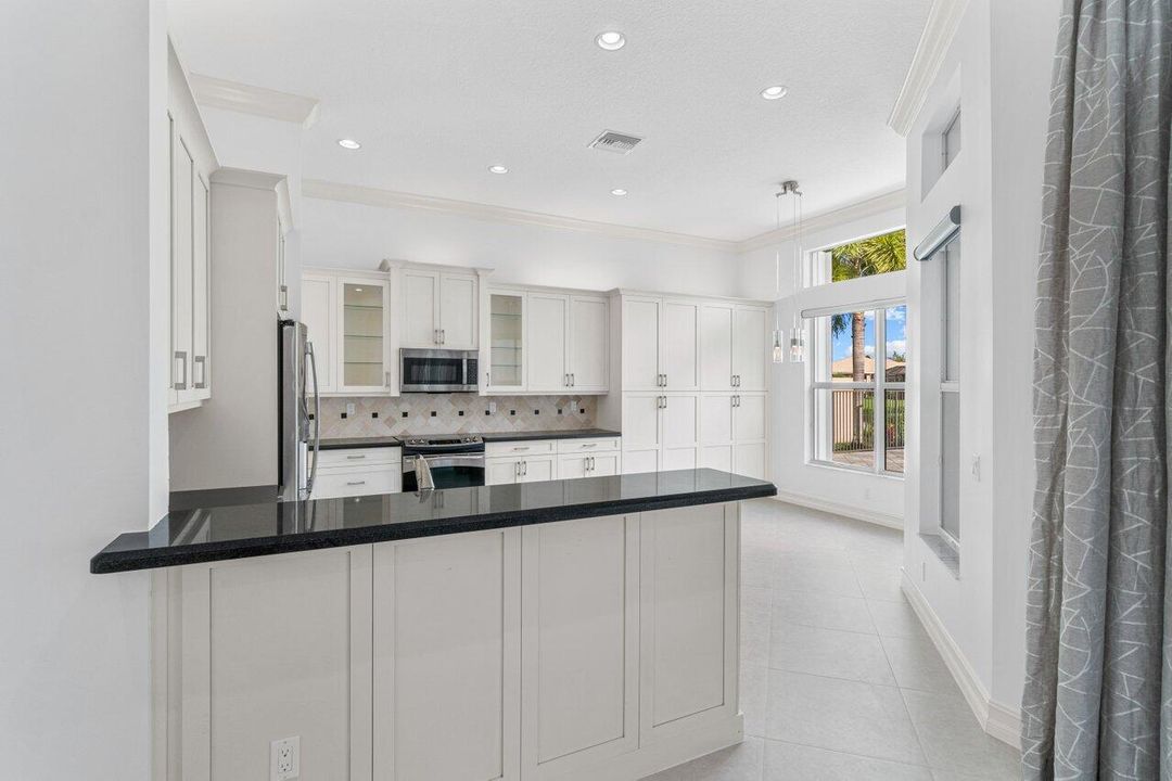 For Sale: $1,100,000 (4 beds, 4 baths, 2715 Square Feet)