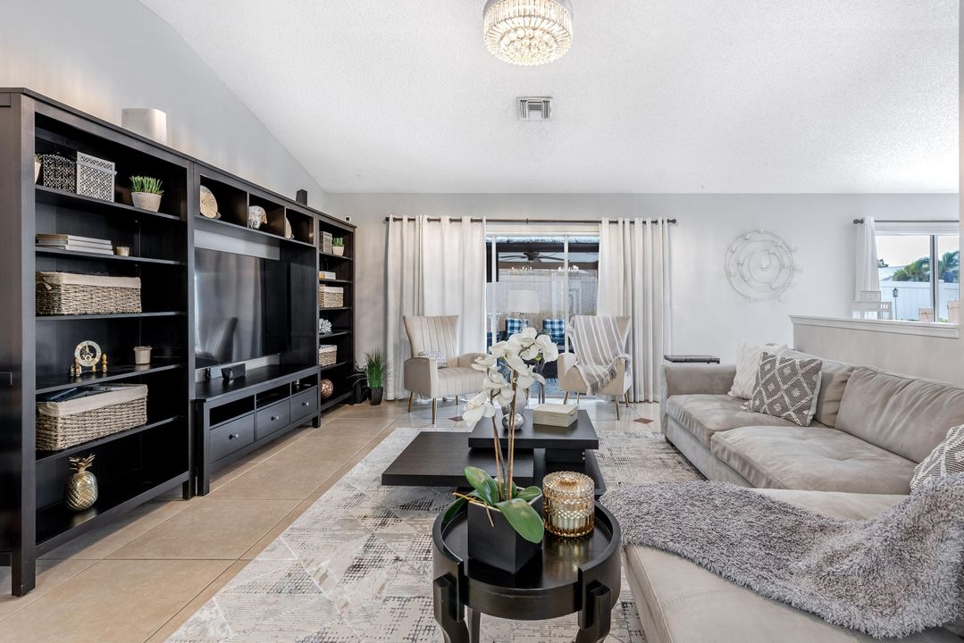 Active With Contract: $6,200 (3 beds, 2 baths, 1678 Square Feet)