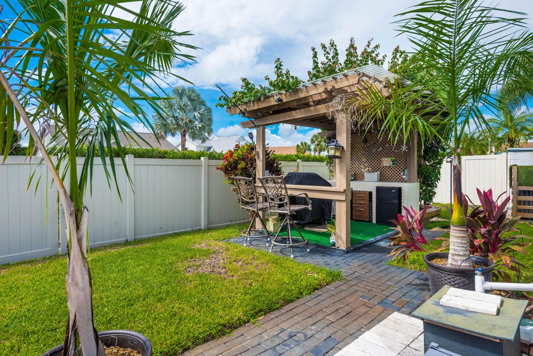 Active With Contract: $6,200 (3 beds, 2 baths, 1678 Square Feet)