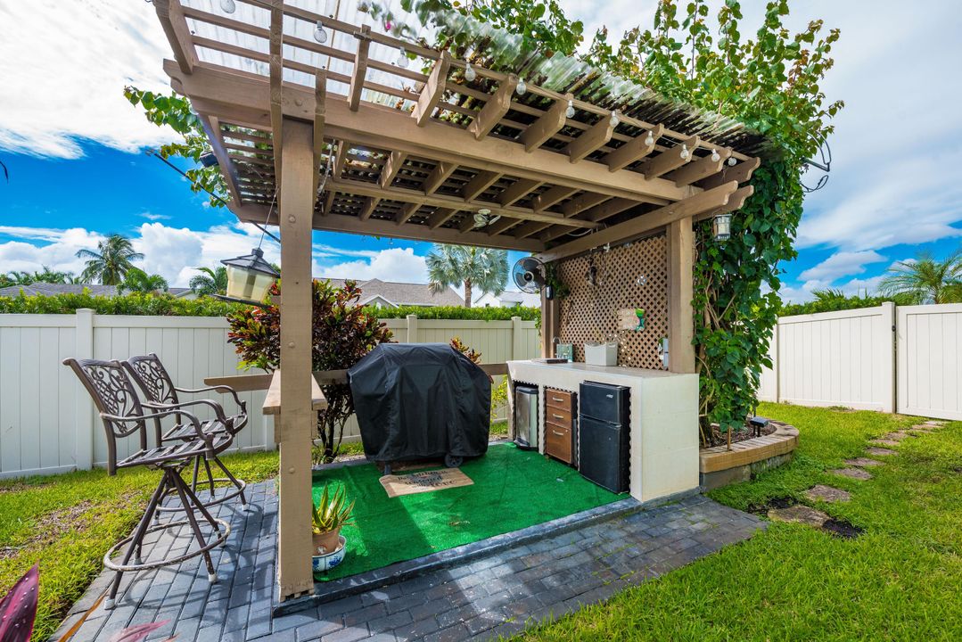 Active With Contract: $6,200 (3 beds, 2 baths, 1678 Square Feet)