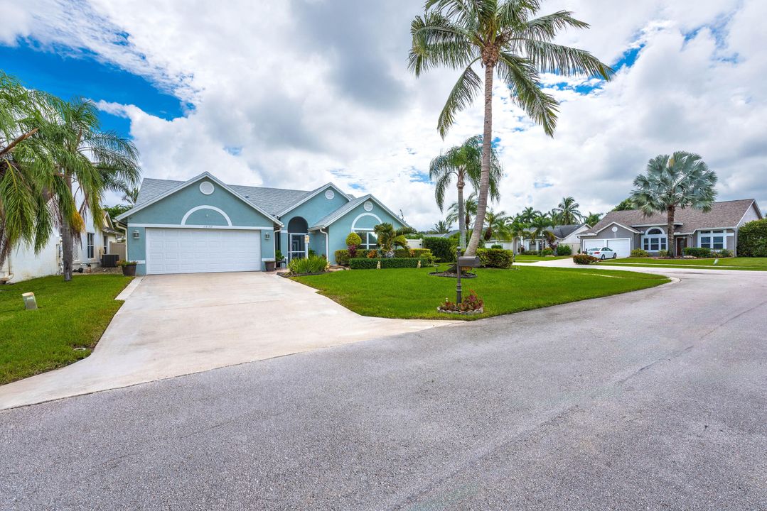 Active With Contract: $6,200 (3 beds, 2 baths, 1678 Square Feet)