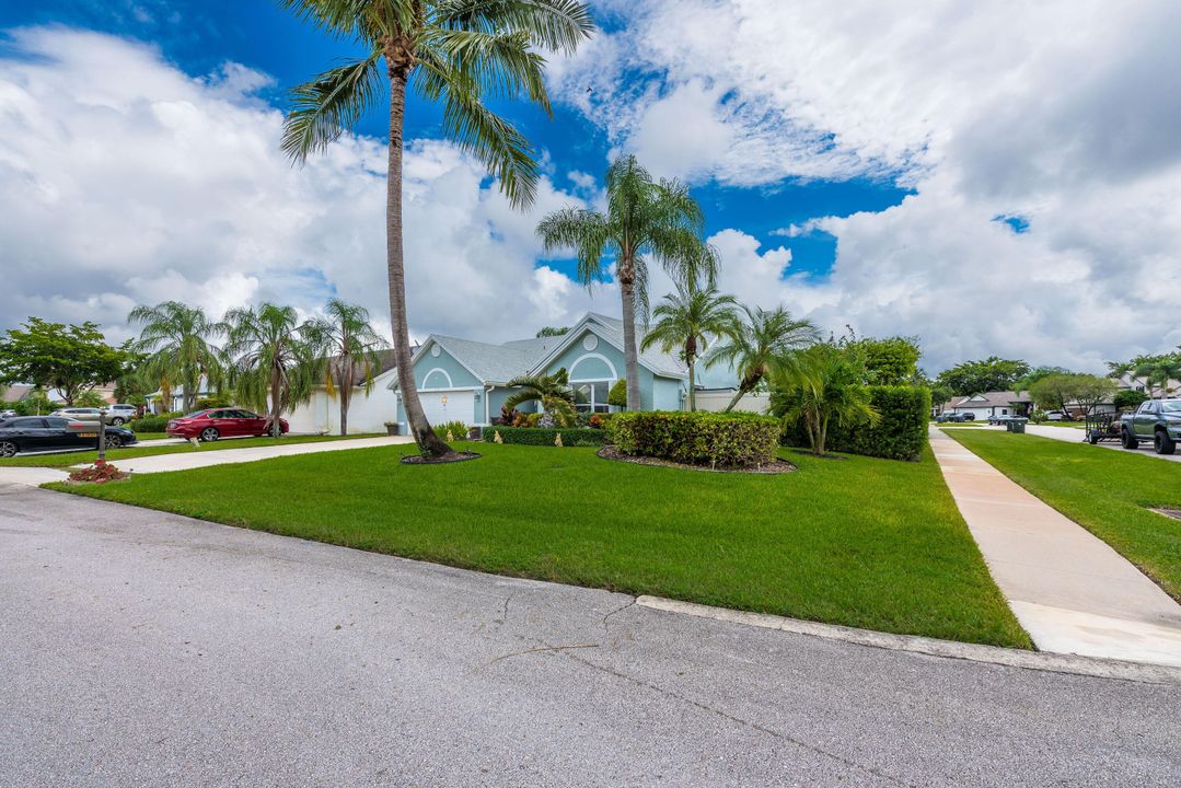 Active With Contract: $6,200 (3 beds, 2 baths, 1678 Square Feet)