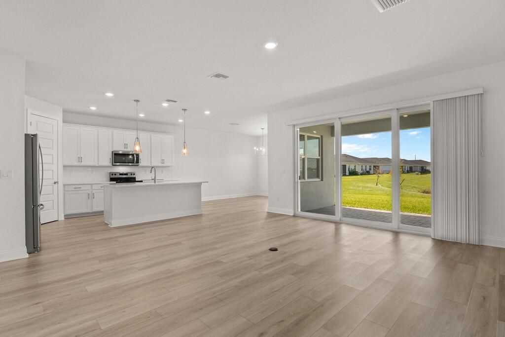 出租: $2,900 (4 贝兹, 3 浴室, 2493 平方英尺)