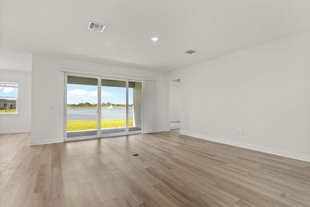 出租: $2,900 (4 贝兹, 3 浴室, 2493 平方英尺)