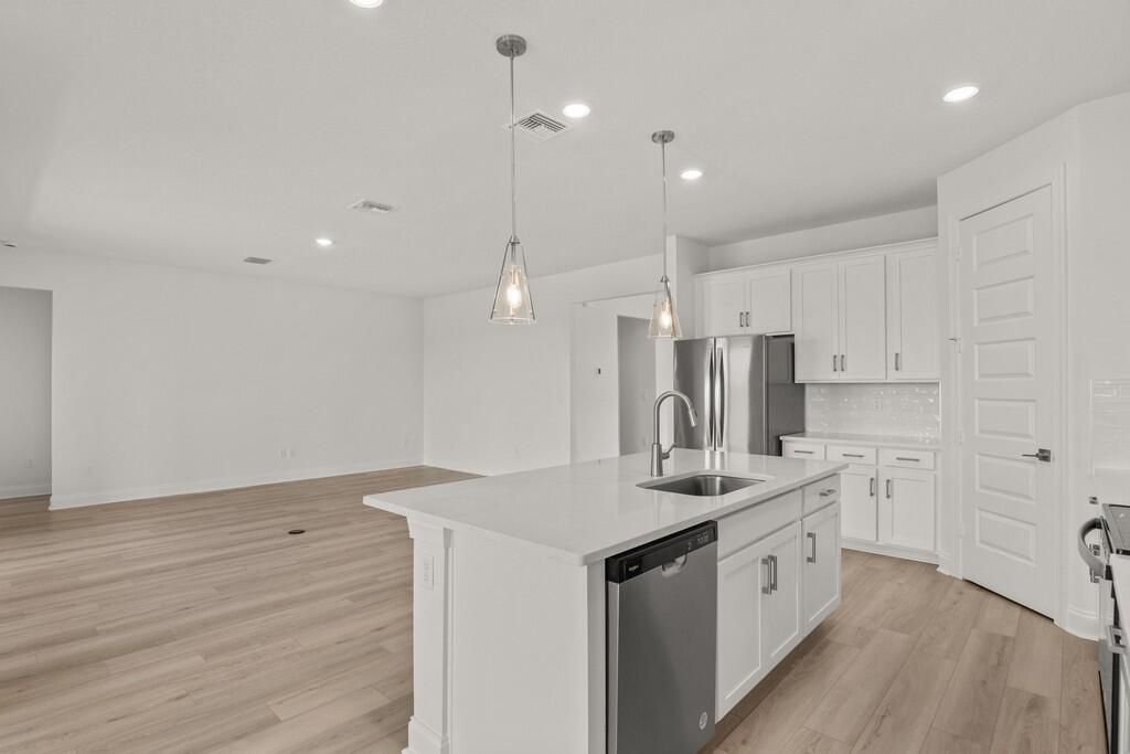 出租: $2,900 (4 贝兹, 3 浴室, 2493 平方英尺)