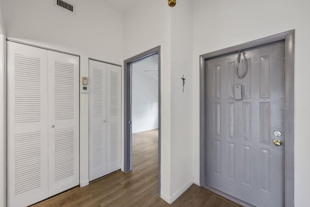 For Sale: $209,000 (2 beds, 2 baths, 1360 Square Feet)