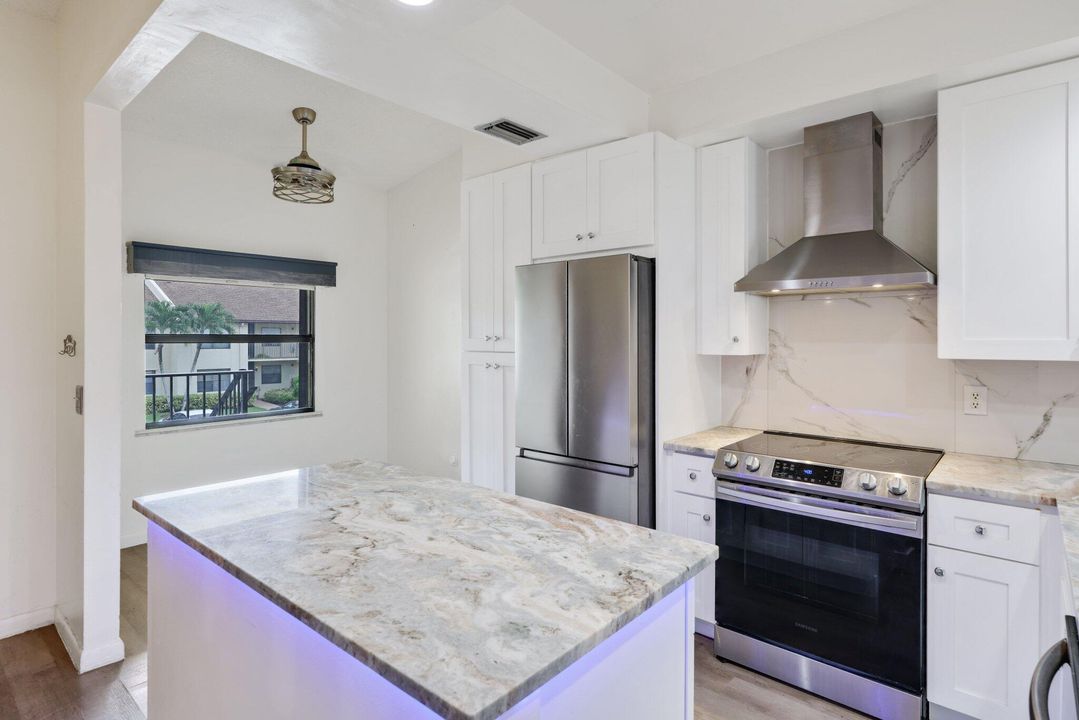 For Sale: $209,000 (2 beds, 2 baths, 1360 Square Feet)