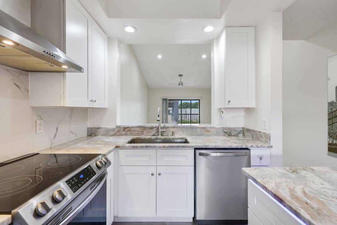 For Sale: $209,000 (2 beds, 2 baths, 1360 Square Feet)