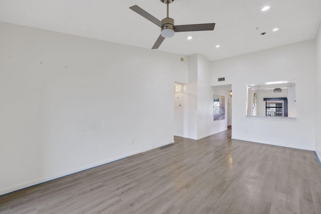 For Sale: $209,000 (2 beds, 2 baths, 1360 Square Feet)