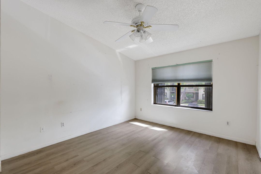 For Sale: $209,000 (2 beds, 2 baths, 1360 Square Feet)