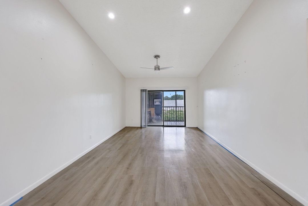 For Sale: $209,000 (2 beds, 2 baths, 1360 Square Feet)