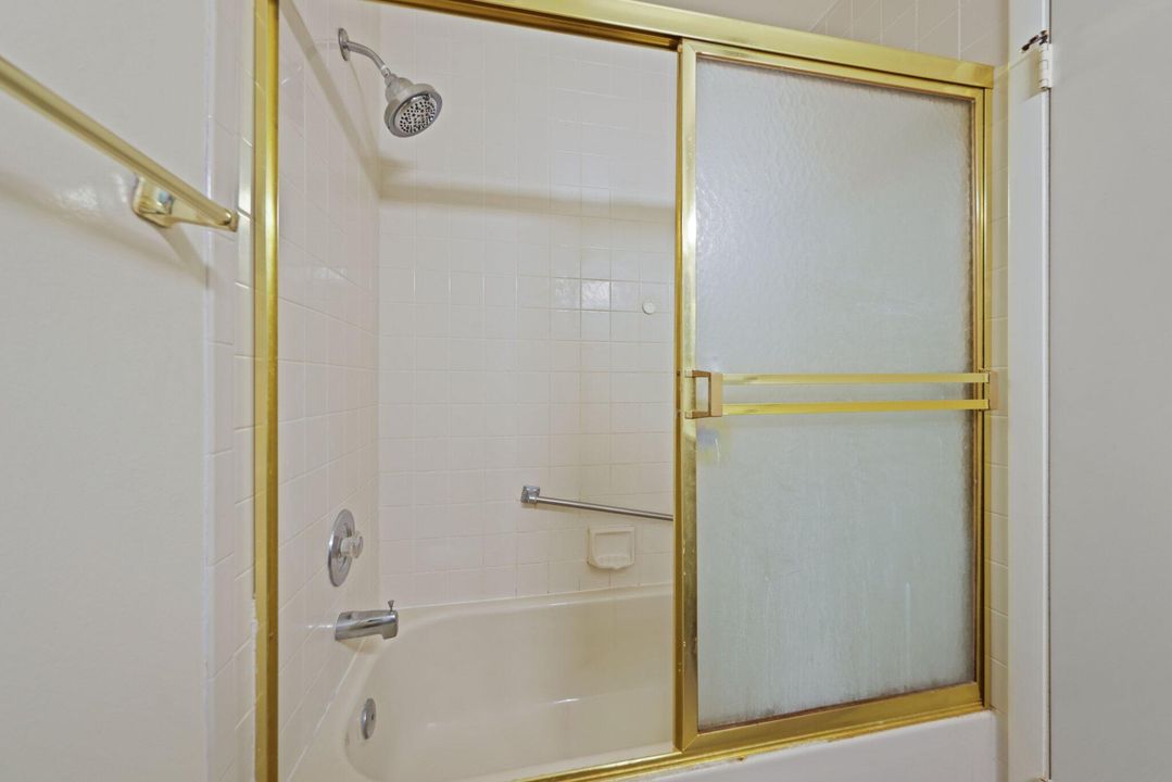 For Sale: $209,000 (2 beds, 2 baths, 1360 Square Feet)