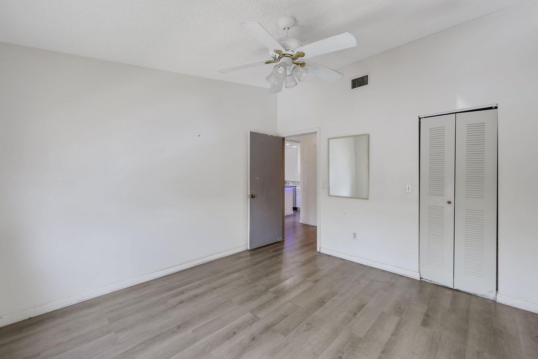 For Sale: $209,000 (2 beds, 2 baths, 1360 Square Feet)