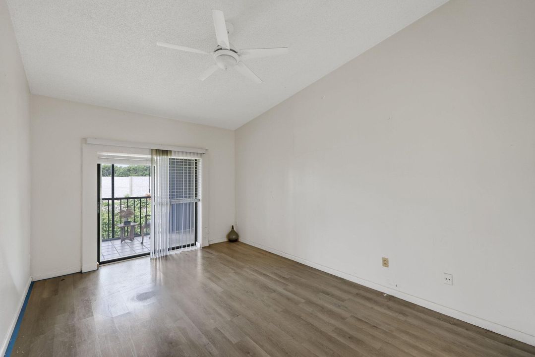 For Sale: $209,000 (2 beds, 2 baths, 1360 Square Feet)