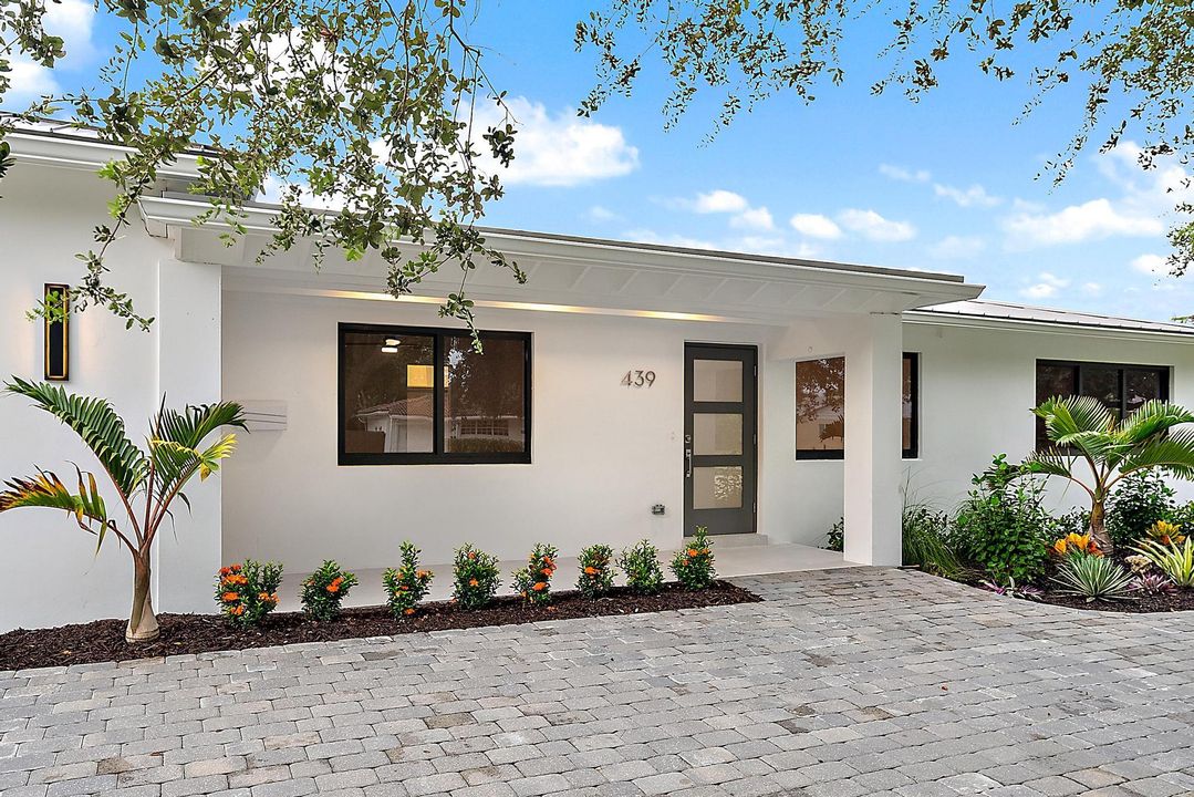 Activo con contrato: $1,495,000 (4 camas, 3 baños, 2121 Pies cuadrados)