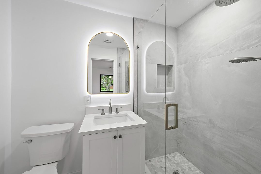 Activo con contrato: $1,495,000 (4 camas, 3 baños, 2121 Pies cuadrados)