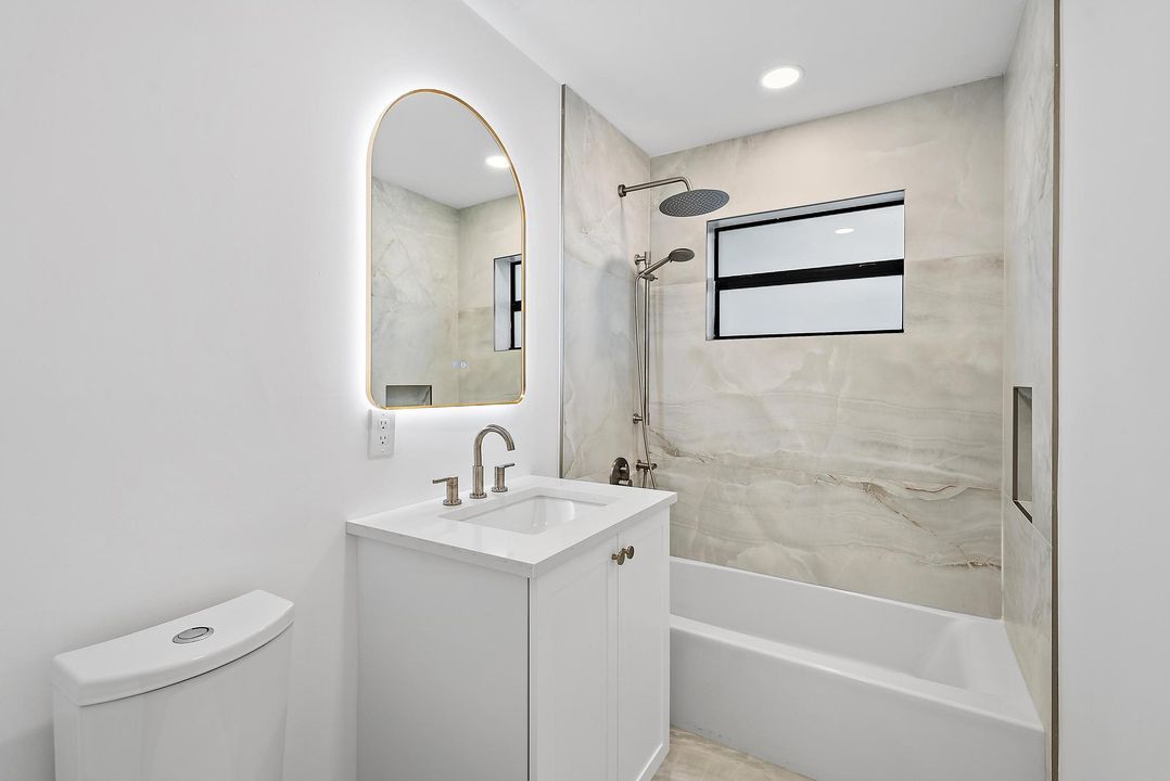 Activo con contrato: $1,495,000 (4 camas, 3 baños, 2121 Pies cuadrados)