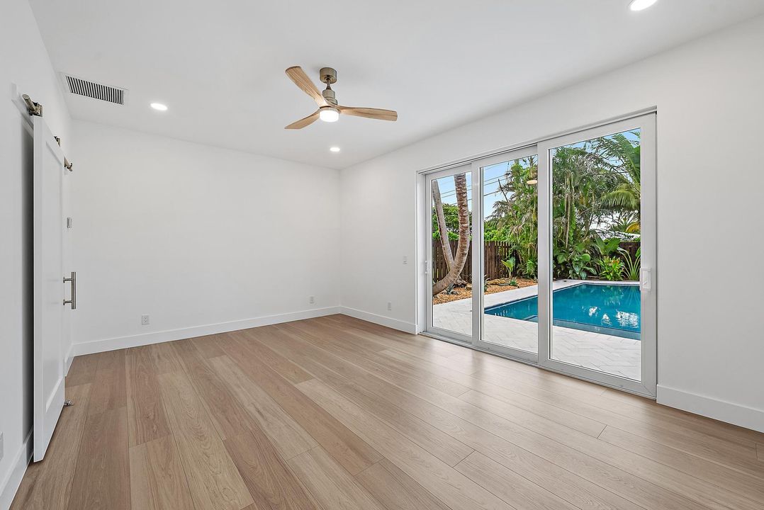 Activo con contrato: $1,495,000 (4 camas, 3 baños, 2121 Pies cuadrados)