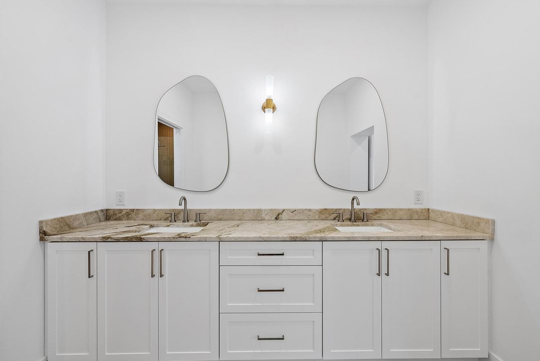 Activo con contrato: $1,495,000 (4 camas, 3 baños, 2121 Pies cuadrados)