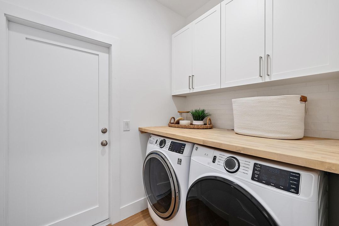 Activo con contrato: $1,495,000 (4 camas, 3 baños, 2121 Pies cuadrados)