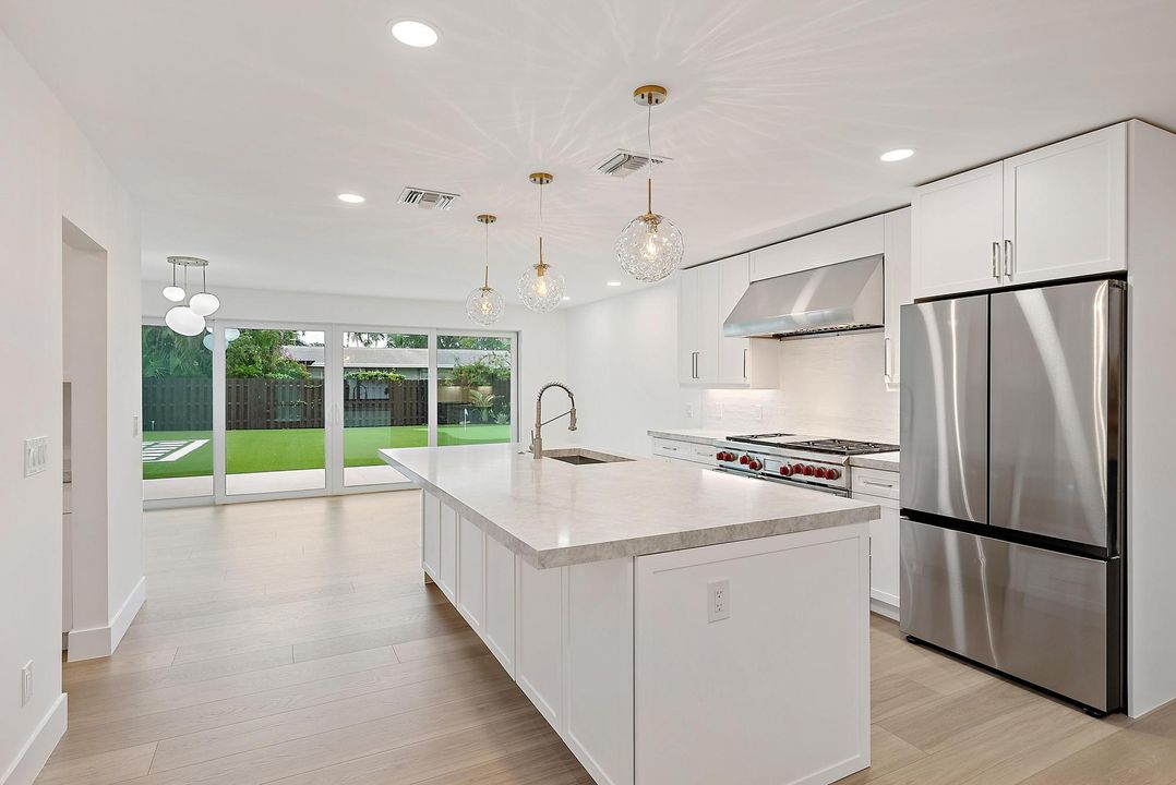 Activo con contrato: $1,495,000 (4 camas, 3 baños, 2121 Pies cuadrados)