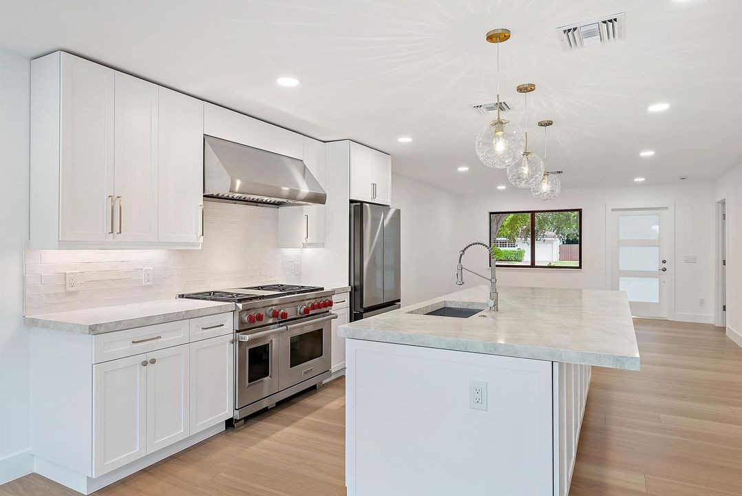 Activo con contrato: $1,495,000 (4 camas, 3 baños, 2121 Pies cuadrados)